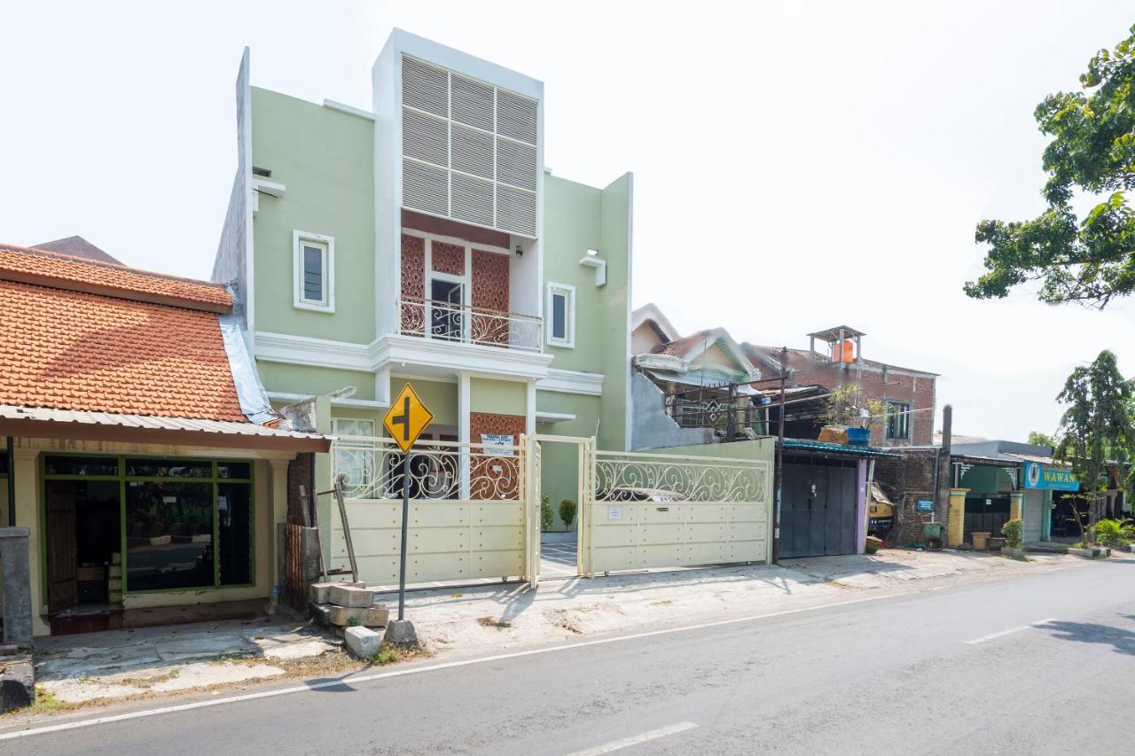 Hotel Oyo 3706 Griya Tentrem Syariah Lamongan Exterior foto